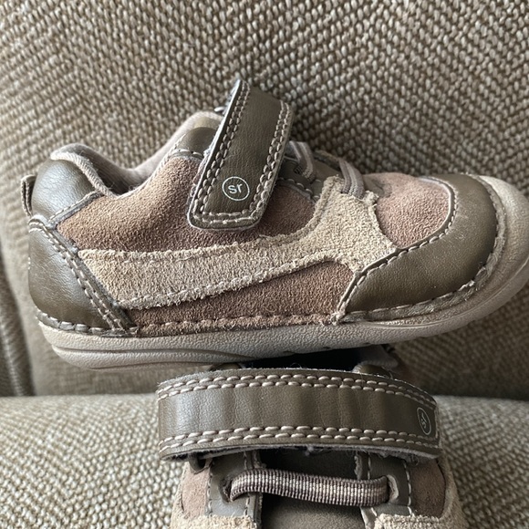 Stride Rite Boys Kylin Soft Sole Sneaker W/Memory Foam Insoles. Brown/Tan. SZ 4W - Picture 11 of 16